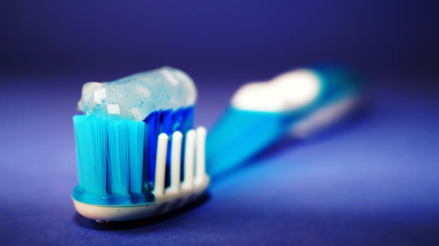 Picture of a toothbrush with toothpaste on it
